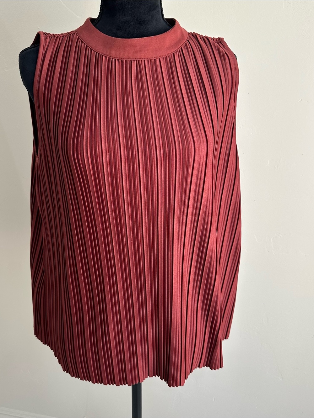 Ann Taylor Factory Burnt Sienna accordion haltered blouse Sz Large, plus size
